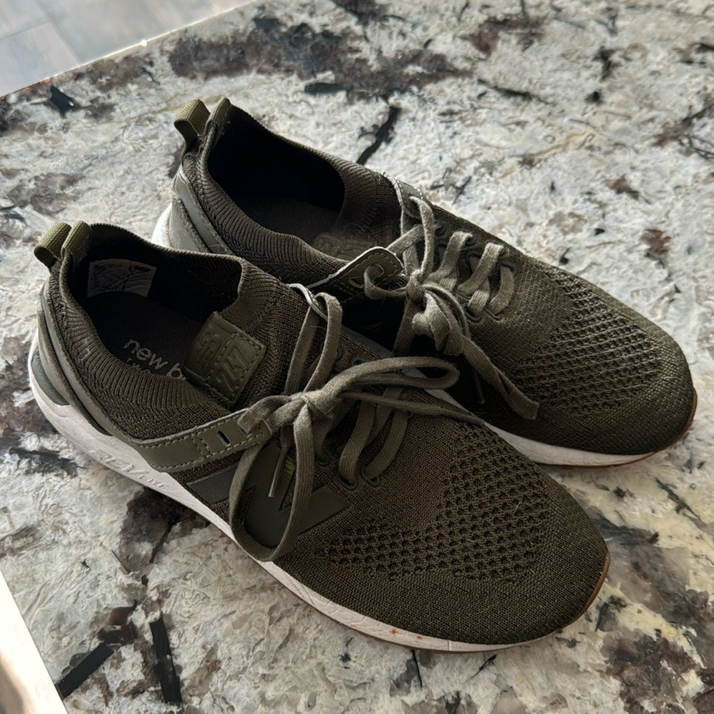 New Balance Sneakers like new!